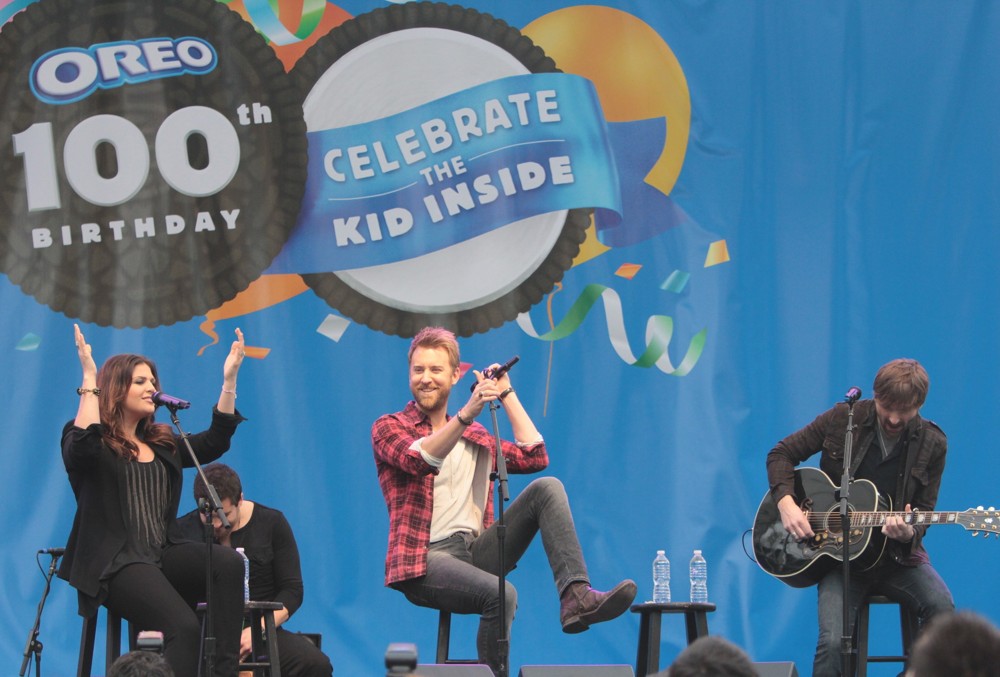 Lady Antebellum;<br>Lady Antebellum Perform to Celebrate The 100th Anniversary of Oreo Cookies