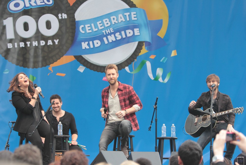 Lady Antebellum;<br>Lady Antebellum Perform to Celebrate The 100th Anniversary of Oreo Cookies