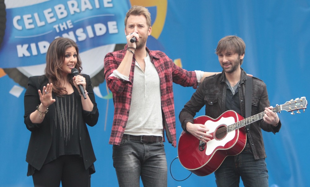 Lady Antebellum;<br>Lady Antebellum Perform to Celebrate The 100th Anniversary of Oreo Cookies