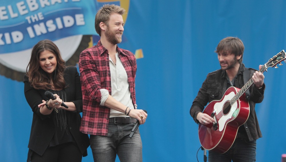 Lady Antebellum;<br>Lady Antebellum Perform to Celebrate The 100th Anniversary of Oreo Cookies
