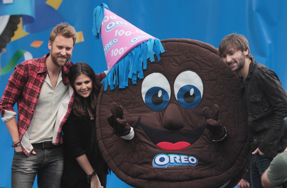 Lady Antebellum;<br>Lady Antebellum Perform to Celebrate The 100th Anniversary of Oreo Cookies