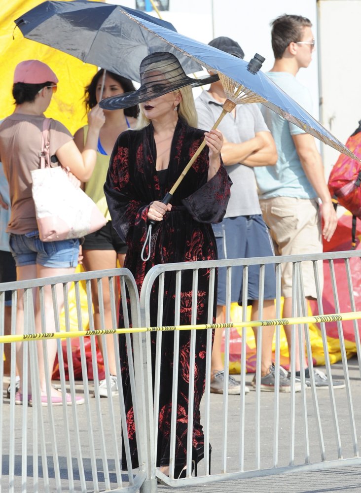 Lady GaGa;<br>Lady GaGa Dress in All Black for A Beach Carnival Scene American Horror Story: Hotel