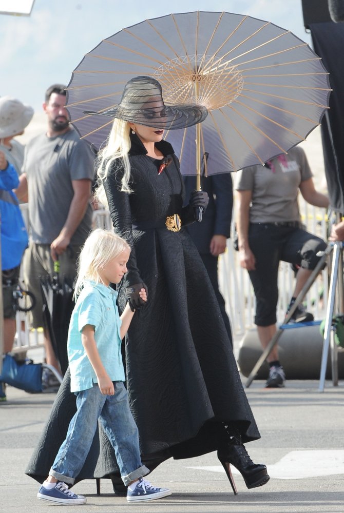 Lady GaGa;<br>Lady GaGa Dress in All Black for A Beach Carnival Scene American Horror Story: Hotel
