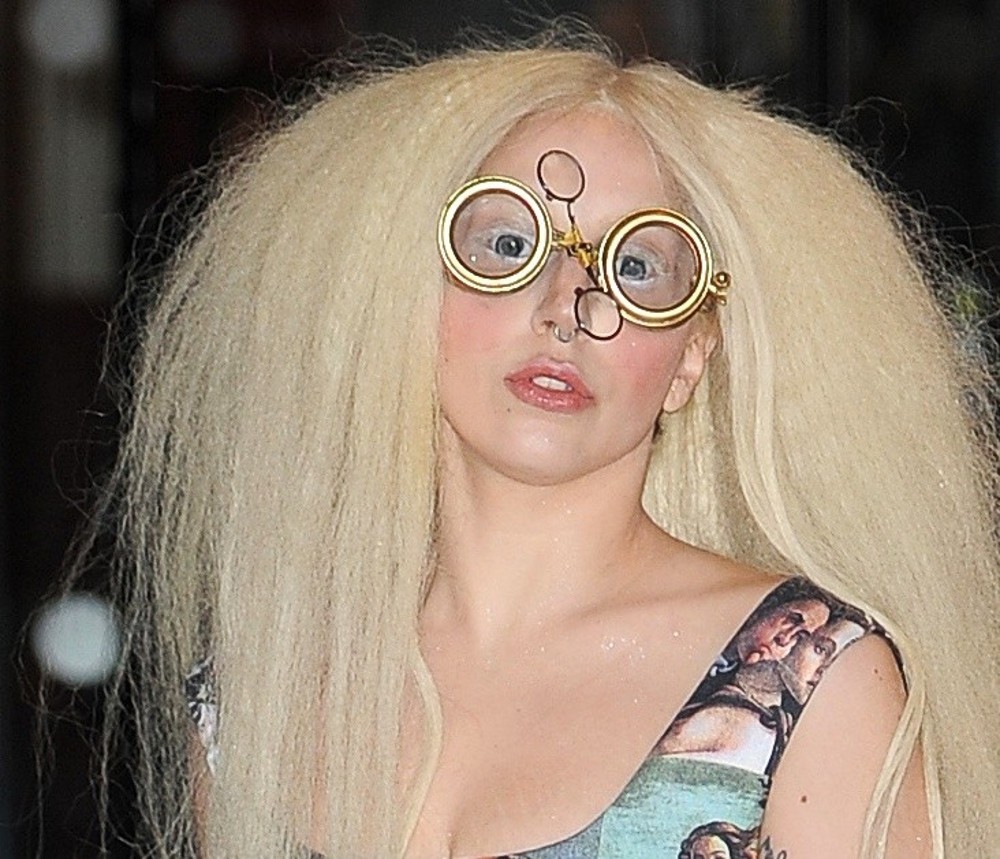 Lady GaGa Leaves Her Hotel