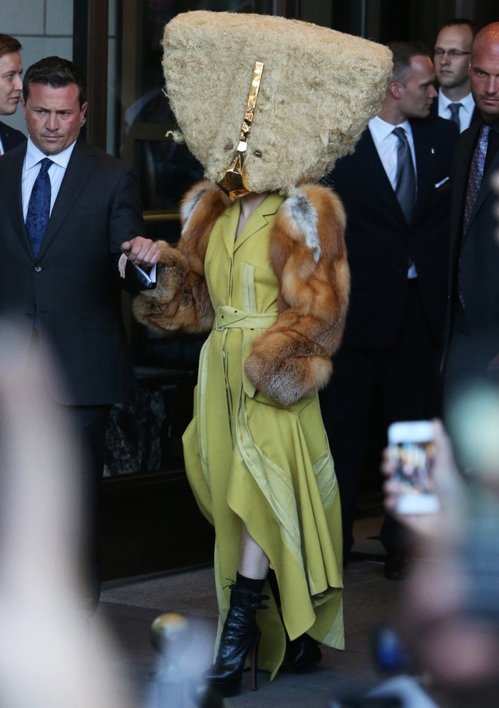 Lady GaGa;<br>Lady GaGa Leaving Ritz Carlton Hotel Wearing A Funny Hat