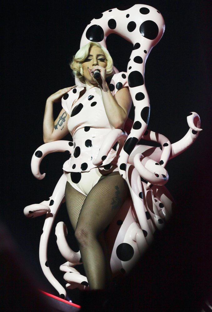 Lady GaGa;<br>Lady GaGa Performs Live on The First Night of ArtRave: The Artpop Ball Tour