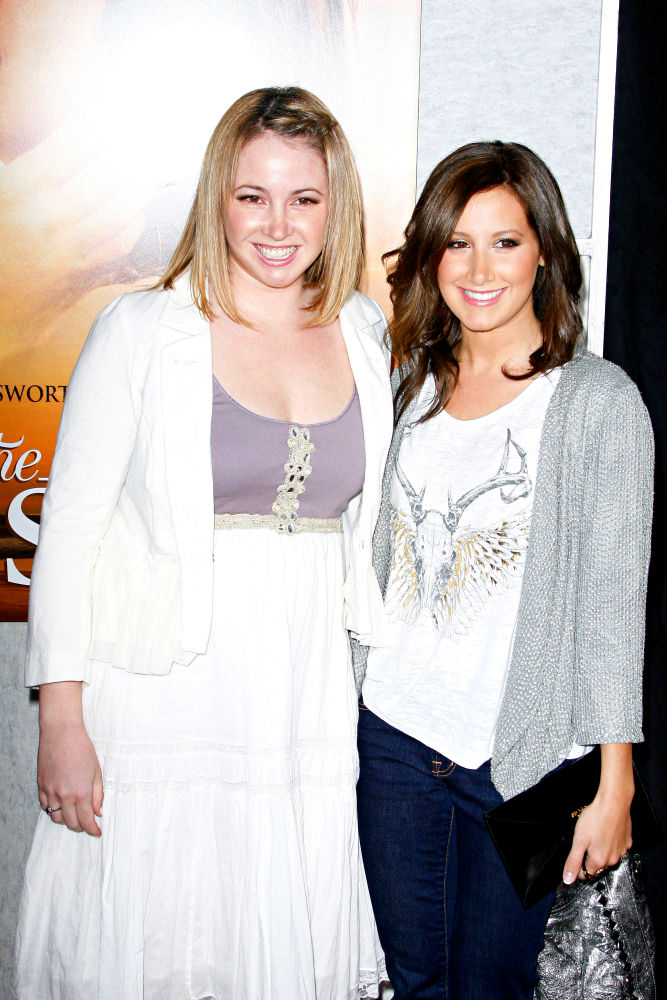 Jennifer Tisdale;Ashley Tisdale;<br>Los Angeles Premiere of 'The Last Song'