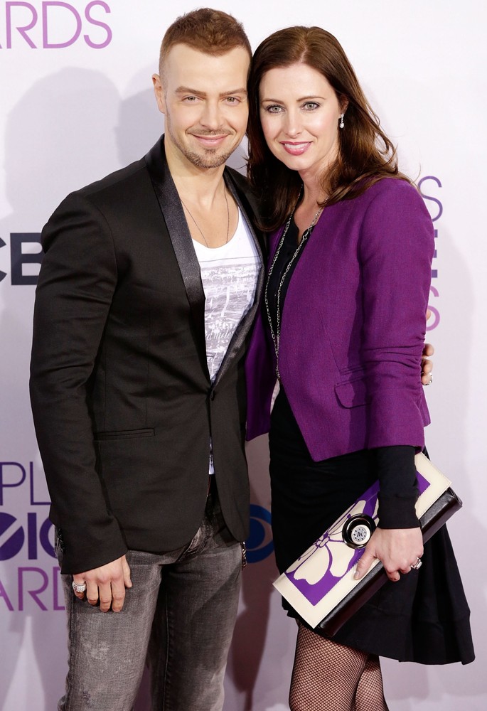 Joey Lawrence;Chandie Yawn-Nelson;<br>People's Choice Awards 2013 - Red Carpet Arrivals