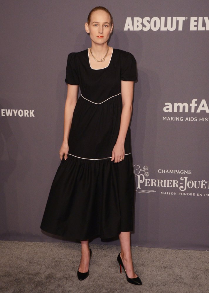 Leelee Sobieski Pictures with High Quality Photos