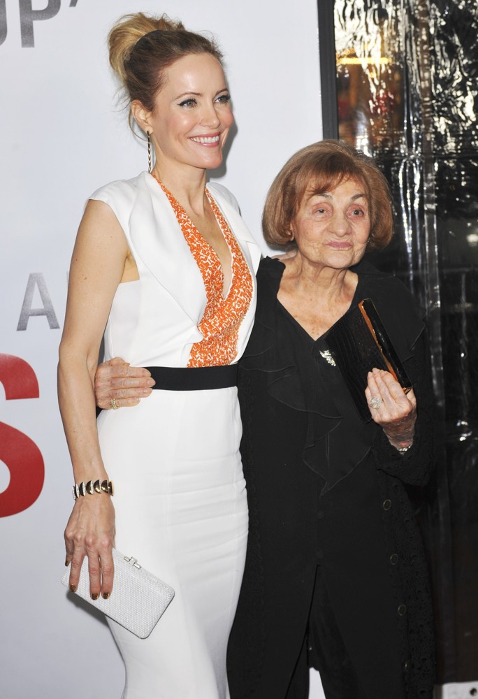 Leslie Mann;<br>This Is 40 - Los Angeles Premiere - Arrivals