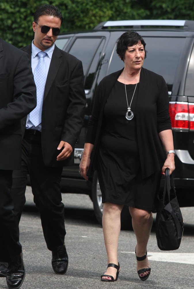 leta gandolfini Picture 1 Leta Gandolfini Pays Her Respect to Her