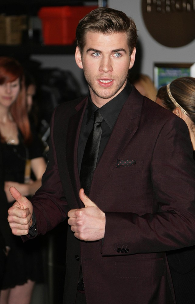Liam Hemsworth;<br>People's Choice Awards 2013 - Press Room