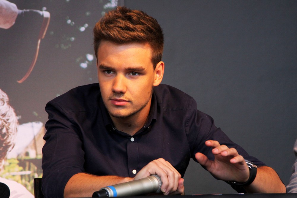 Liam Payne;One Direction;<br>Liam Payne Signing Autographs