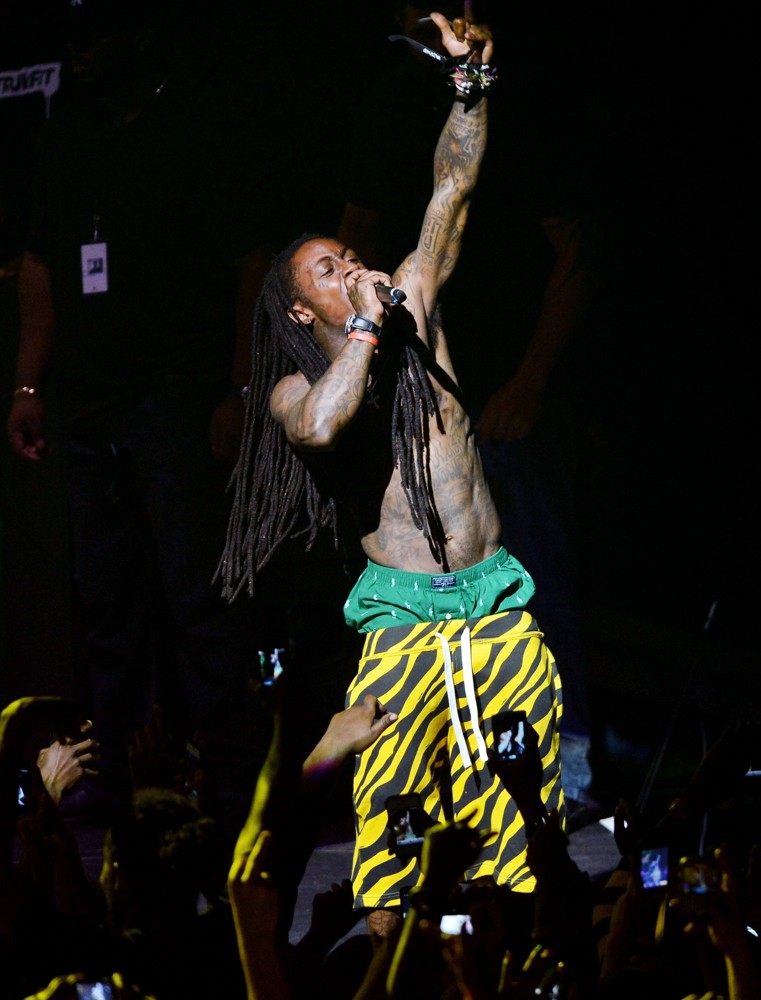 Lil Wayne Picture 134 - Lil Wayne Performing Live On The Nicki Minaj Tour