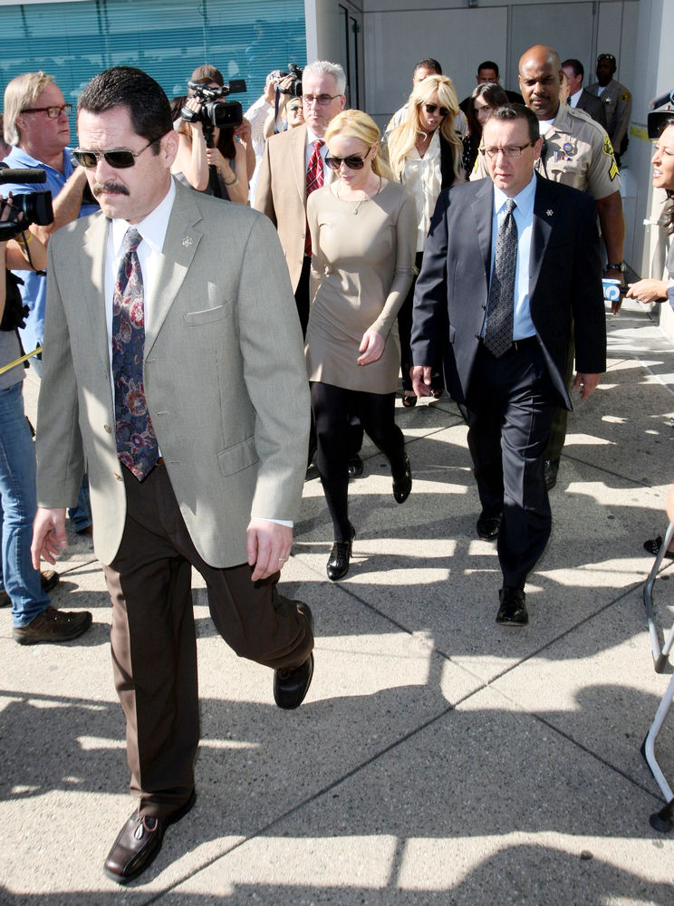 Lindsay Lohan;Dina Lohan;<br>Lindsay Lohan and Dina Lohan Depart The Los Angeles County Superior Court Airport Courthouse