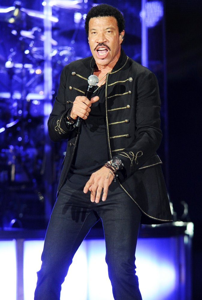 lionel richie Picture 56 Lionel Richie Performing Live in Concert