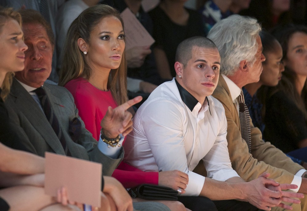 Valentino Garavani;Jennifer Lopez;Casper Smart;<br>Paris Fashion Week Spring-Summer 2013 - Valentino - Front Row