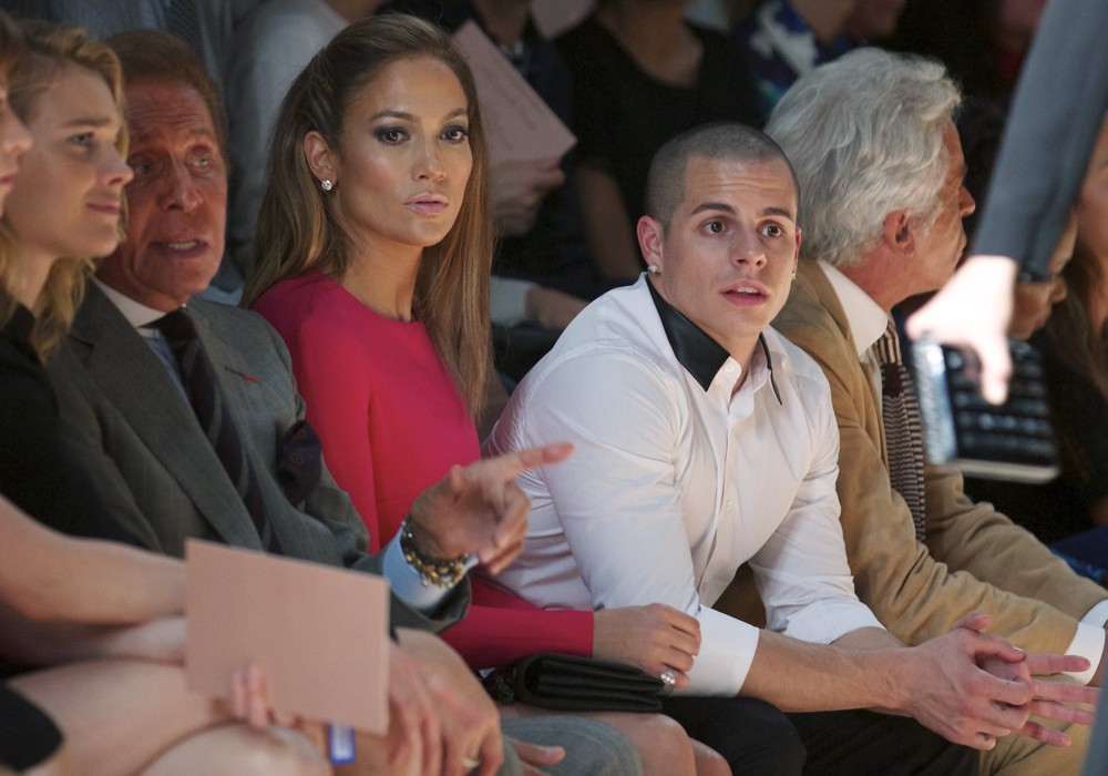 Valentino Garavani;Jennifer Lopez;Casper Smart;<br>Paris Fashion Week Spring-Summer 2013 - Valentino - Front Row