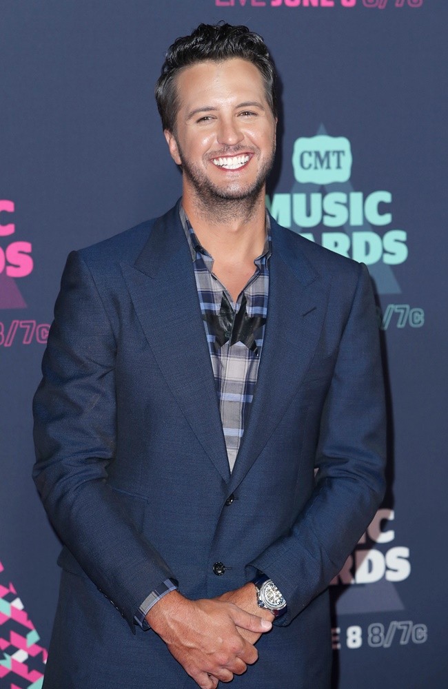 luke bryan music luke bryan picture 235 2016 cmt music awards arrivals luke bryan music luke bryan picture 235 2016 cmt music awards arrivals