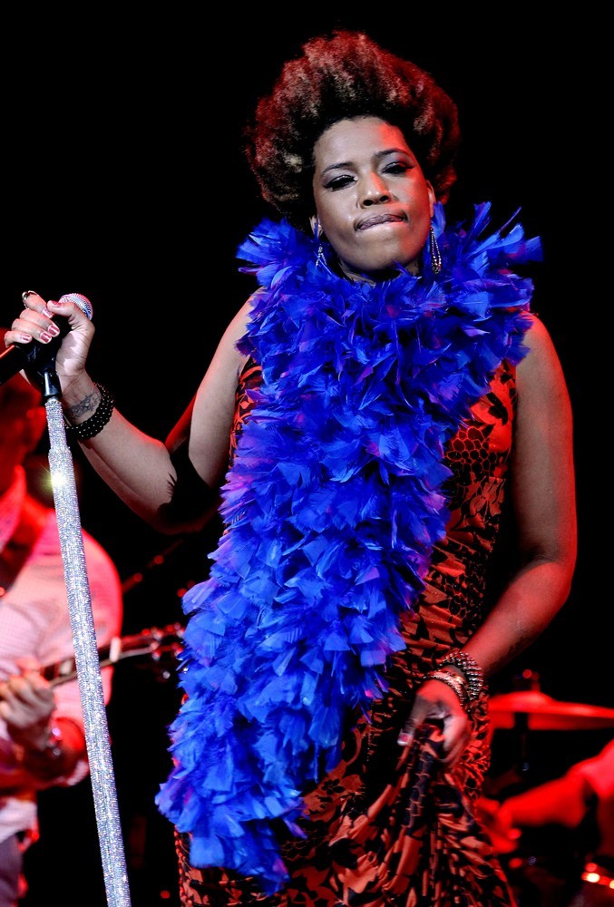 Macy Gray;<br>Macy Gray Performing
