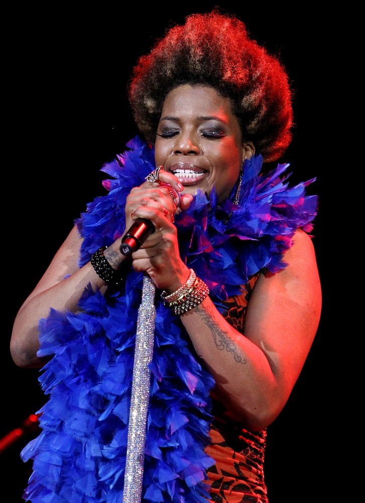 Macy Gray;<br>Macy Gray Performing