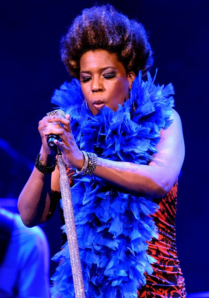 Macy Gray;<br>Macy Gray Performing