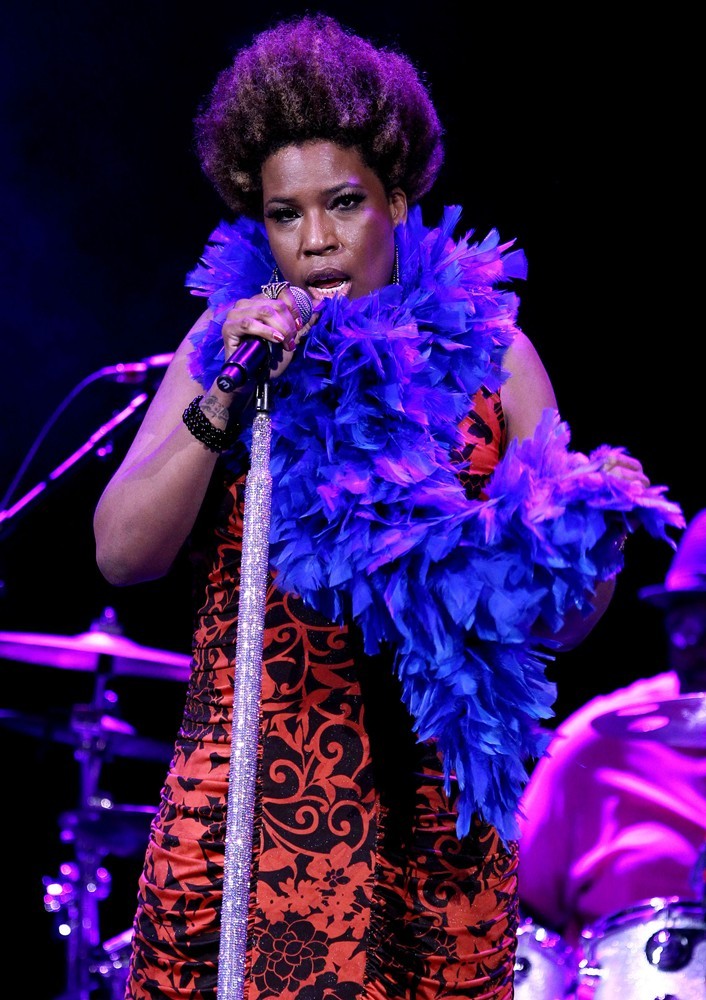 Macy Gray;<br>Macy Gray Performing