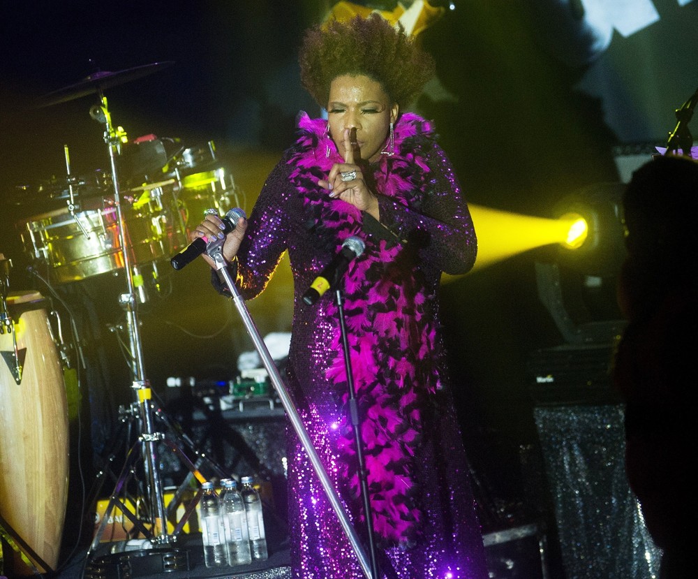 Macy Gray;<br>Macy Gray Performs Live