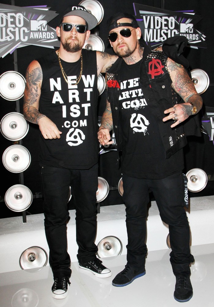 Joel Madden;Benji Madden;<br>2011 MTV Video Music Awards - Arrivals