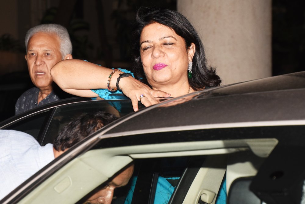 Madhu Chopra;<br>Nick Jonas, Priyanka Chopra and Family Go Out to Dinner