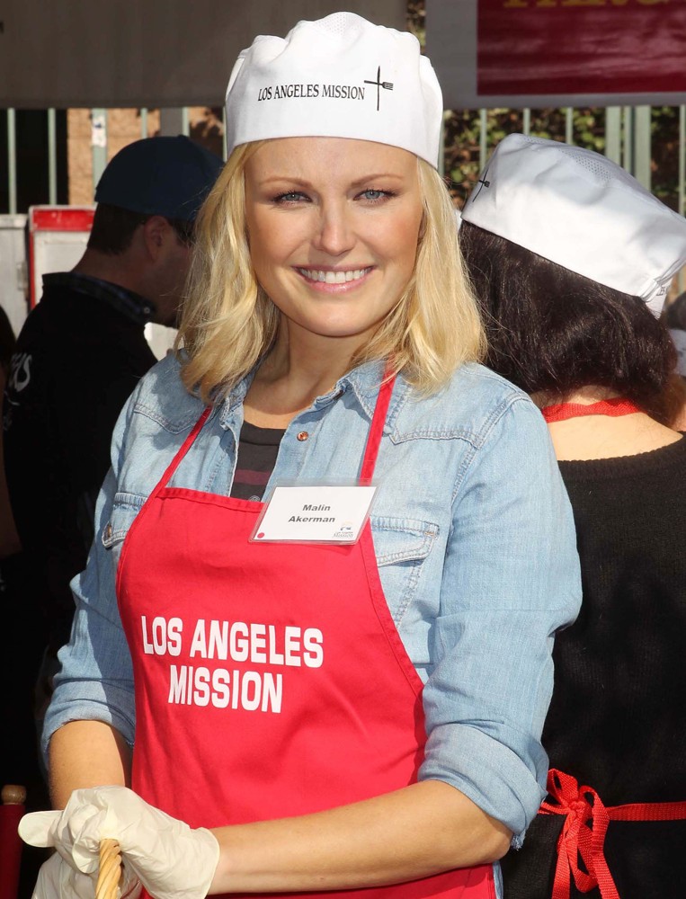 Malin Akerman;<br>The Los Angeles Mission's Thanksgiving for Skid Row Homeless