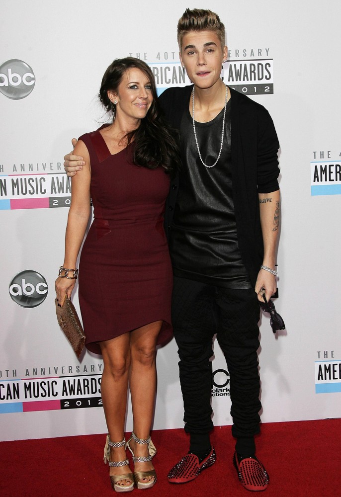 Pattie Lynn Mallette;Justin Bieber;<br>The 40th Anniversary American Music Awards - Arrivals