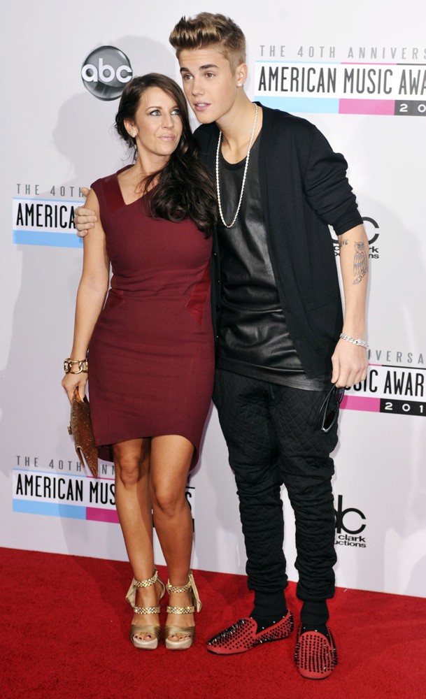 Pattie Lynn Mallette;Justin Bieber;<br>The 40th Anniversary American Music Awards - Arrivals