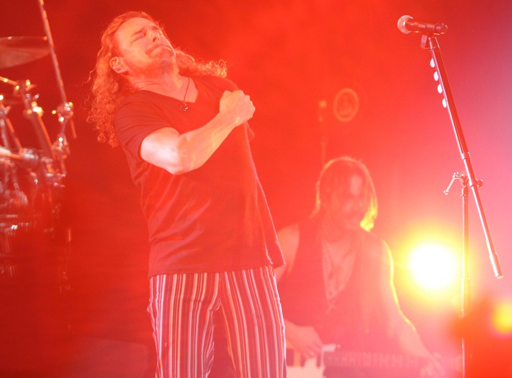 Mana;<br>Mana Performing Live During Their Drama y Luz Tour