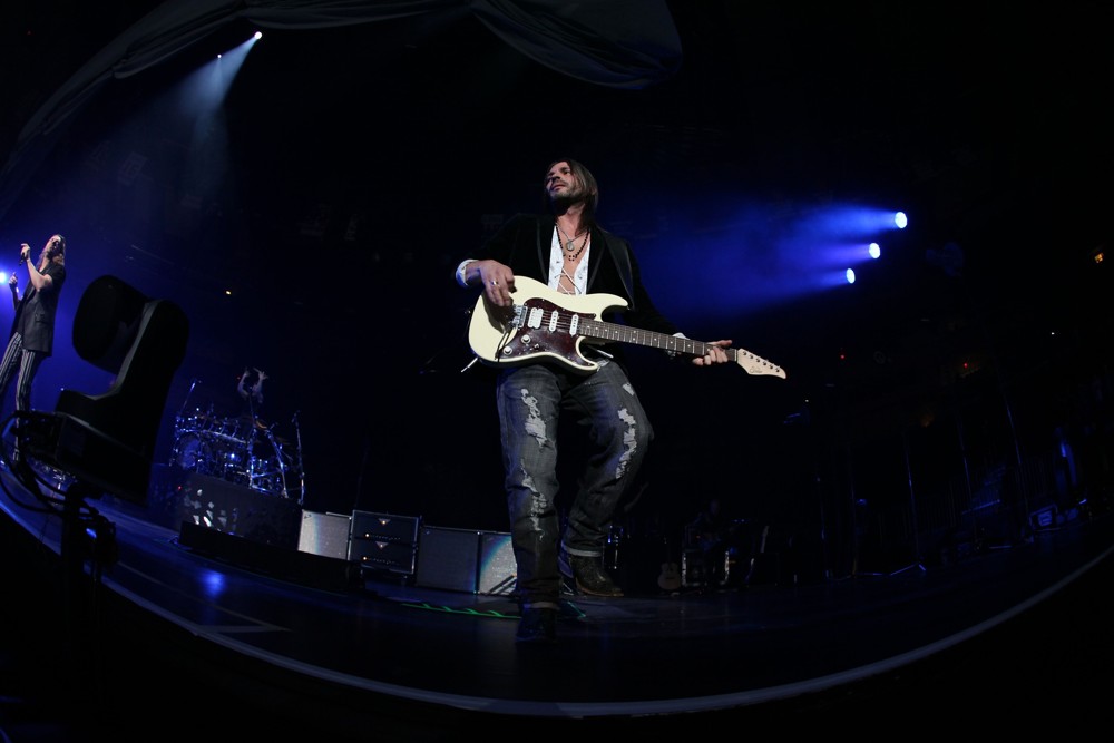 Mana;<br>Mana Performing Live During Their Drama y Luz Tour