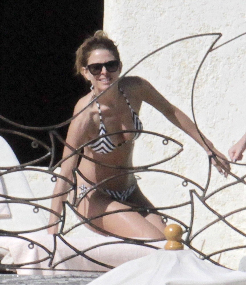 Maria Menounos Holidays in Mexico