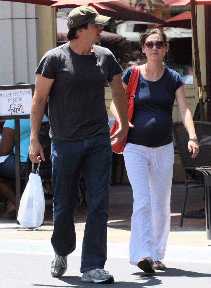 Ken Marino;Erica Oyama;<br>Ken Marino and Erica Oyama Out Shopping Together
