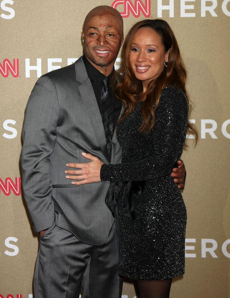 J.R. Martinez;Diana Jones;<br>2011 CNN Heroes: An All-Star Tribute
