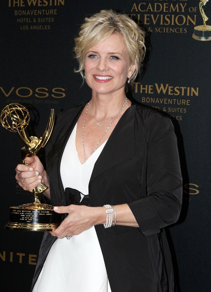 Mary Beth Evans Net Worth.
