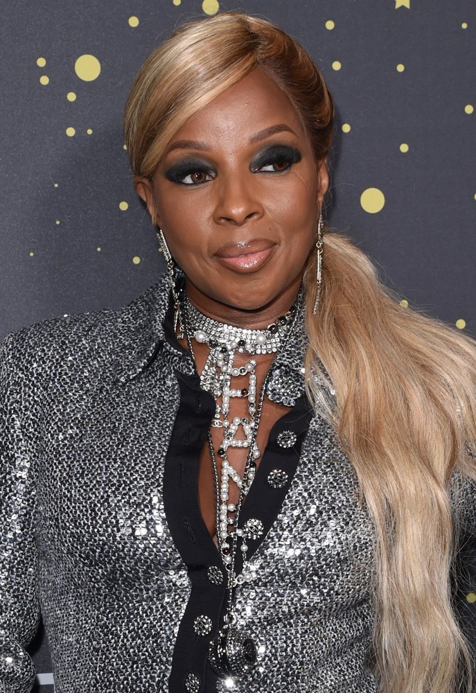 CHANEL No5 IN THE STARS Celebrates 100th Anniversary of Fragrance - Arrivals