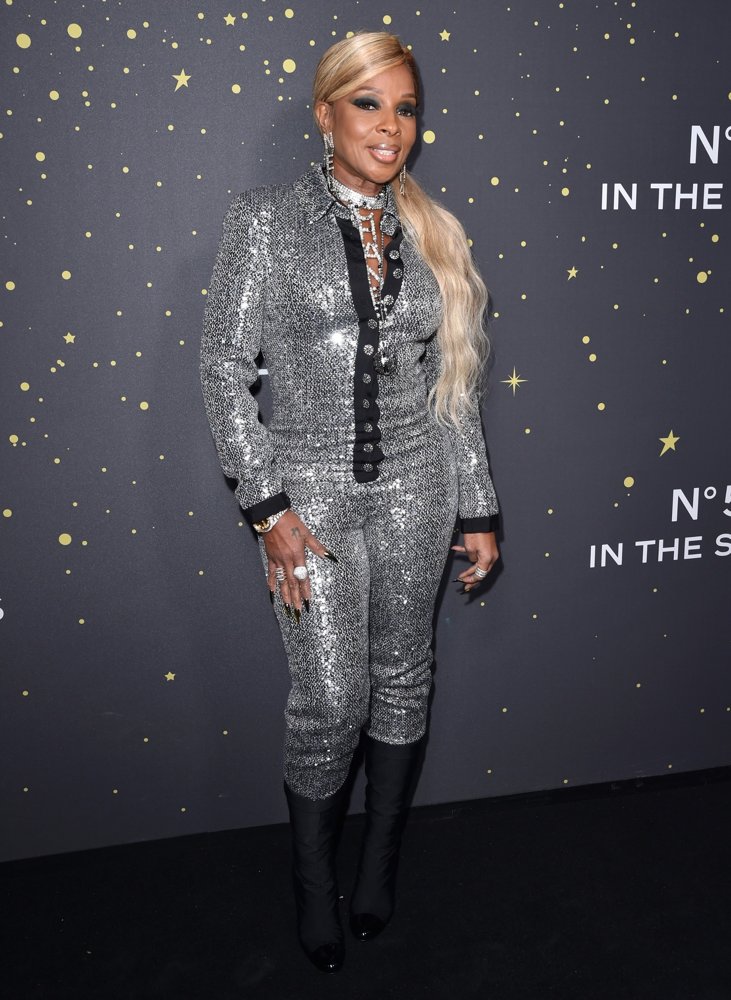 CHANEL No5 IN THE STARS Celebrates 100th Anniversary of Fragrance - Arrivals