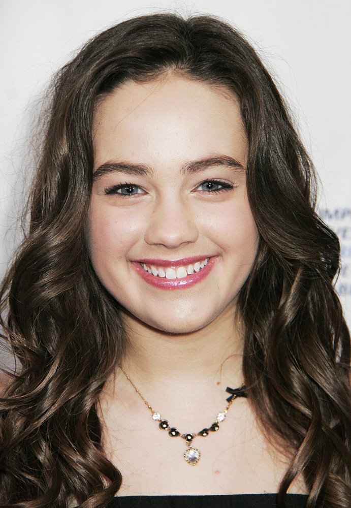 Mary Mouser JDRF LA's 10th Annual Finding A Cure: The Love Story Gala.
