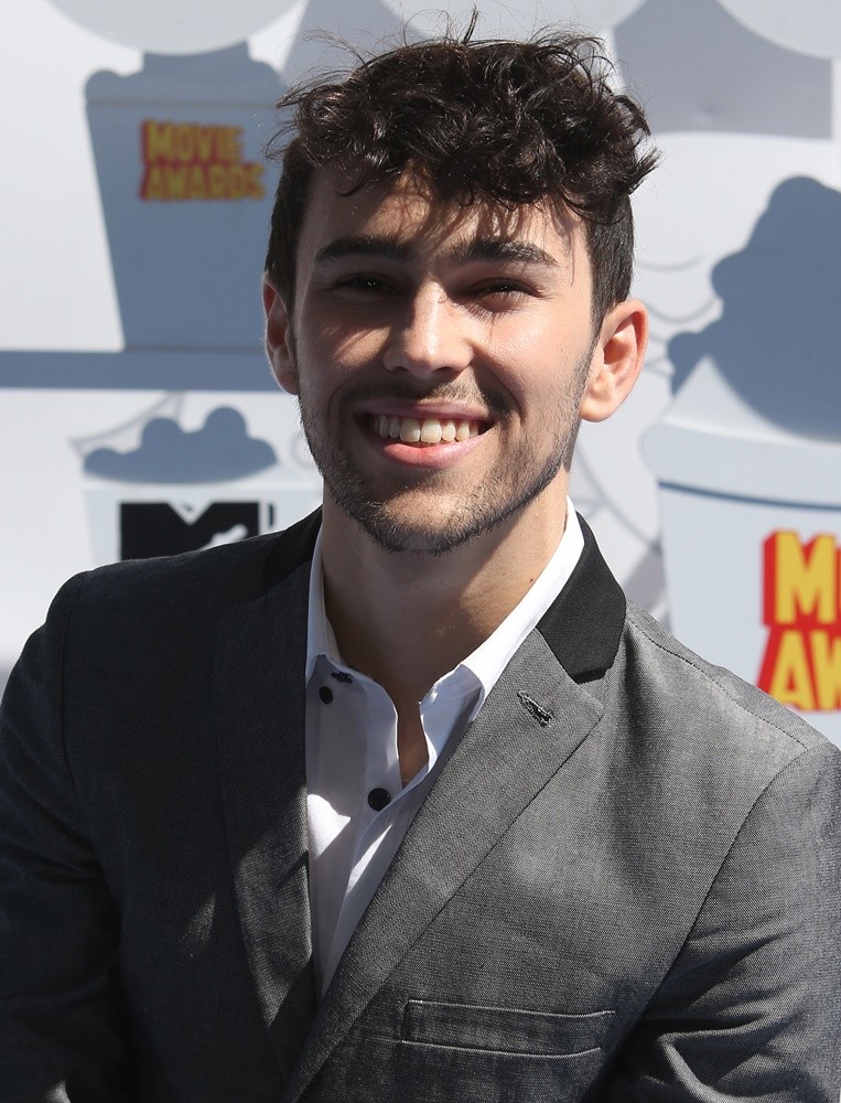 Max Schneider Picture 3 - Los Angeles Premiere of Veronica Mars - Red