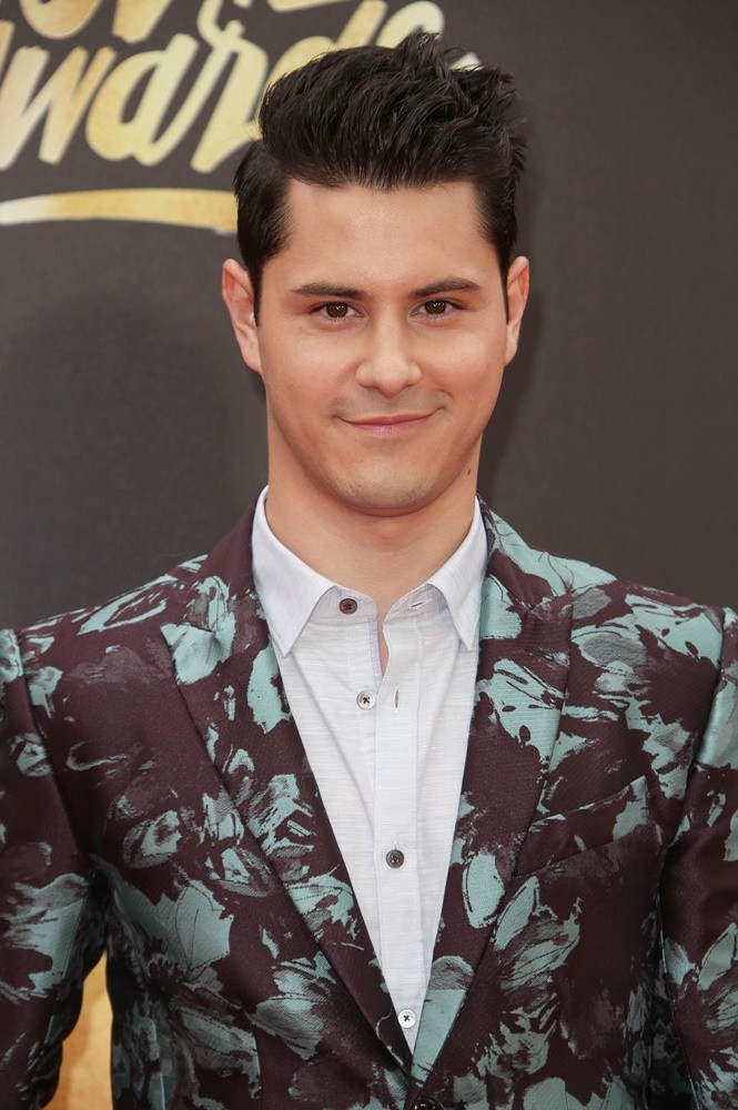 Michael J. Willett;<br>2016 MTV Movie Awards - Arrivals