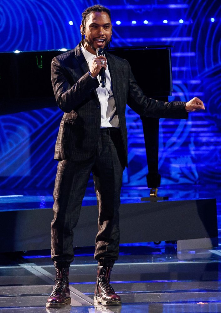 2017 Victoria’s Secret Fashion Show Picture 4 - 2017 Victoria’s Secret