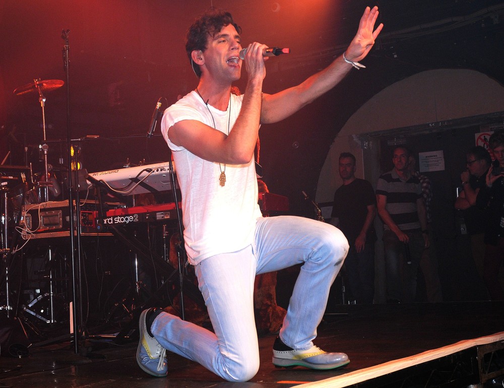 Mika;<br>Mika Performs Live