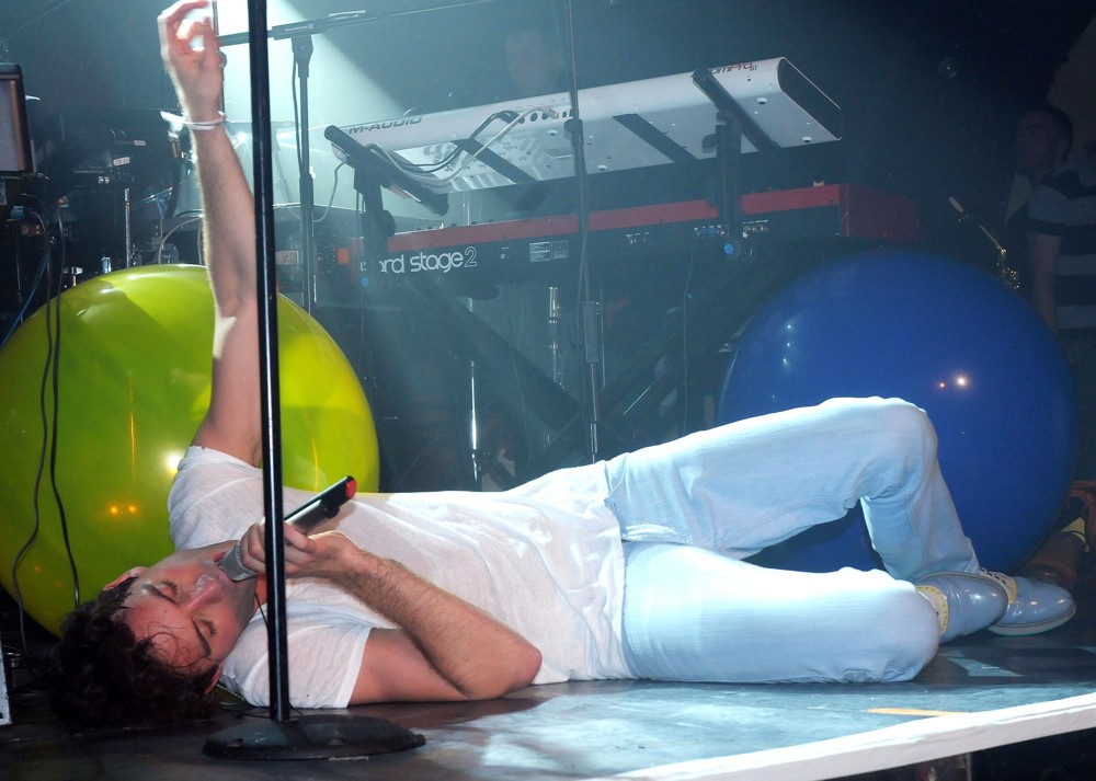 Mika;<br>Mika Performs Live