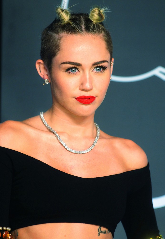 Miley Cyrus Picture 520 2013 MTV Video Music Awards Arrivals