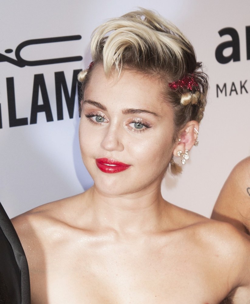 Miley Cyrus;<br>2015 amfAR Inspiration Gala New York - Arrivals