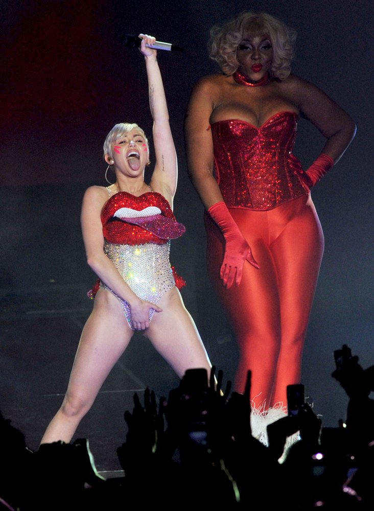 Miley Cyrus;<br>Miley Cyrus Performing Live on Stage on The Bangerz Tour Concert